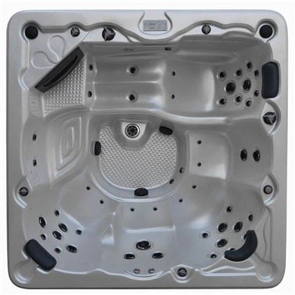 حوض ساخن كبير